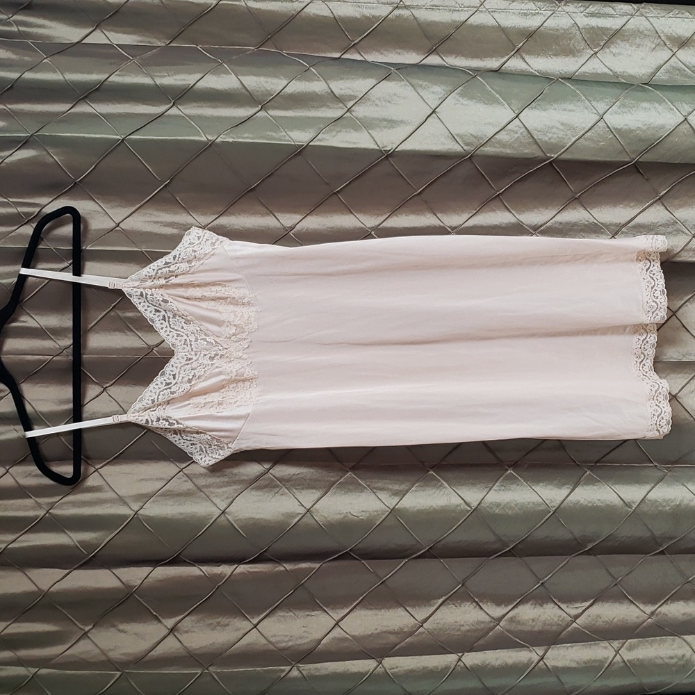 EUC- Vintage Vassarette Knee Length Chemise/Slip